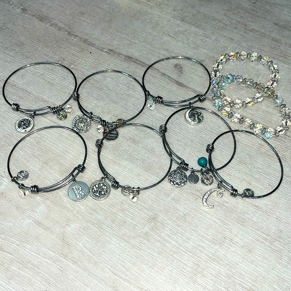 Bracelet (9) Bundle Love this Life and Acrylic  Crystal - Picture 1 of 6